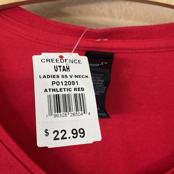 NWT Utah UTES Short Sleeve V Neck Top Athletic Red Women’s • Small - Picture 3 of 5